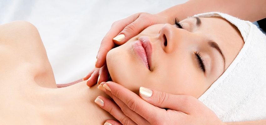 Чому важливо робити масаж обличчя?